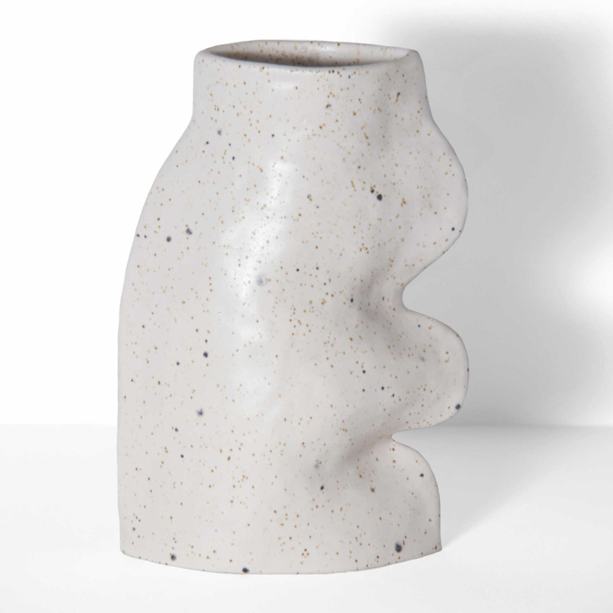 fluxo-ceramic-vase-large-white-displayed-on-a-table